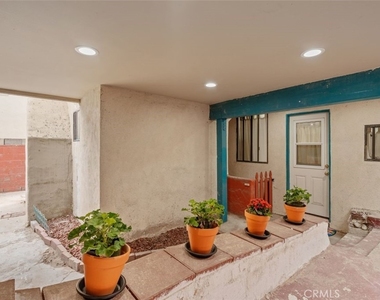 832 Cypress Avenue - Photo Thumbnail 15