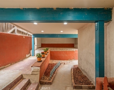 832 Cypress Avenue - Photo Thumbnail 13