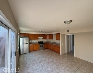249 E Jackson Street - Photo Thumbnail 5