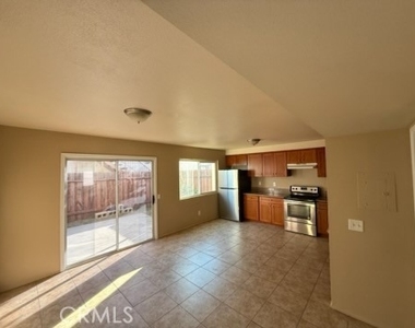 249 E Jackson Street - Photo Thumbnail 4