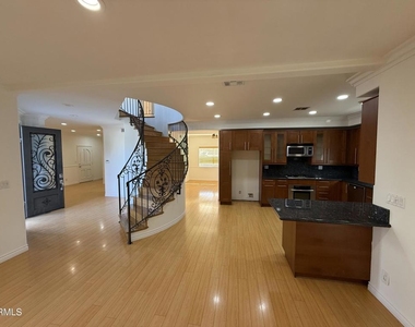 7011 N Liberty Drive - Photo Thumbnail 7