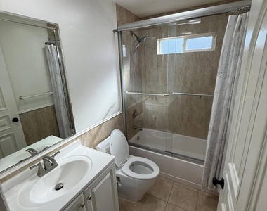 7011 N Liberty Drive - Photo Thumbnail 16