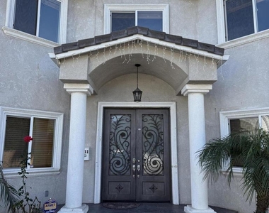 7011 N Liberty Drive - Photo Thumbnail 4