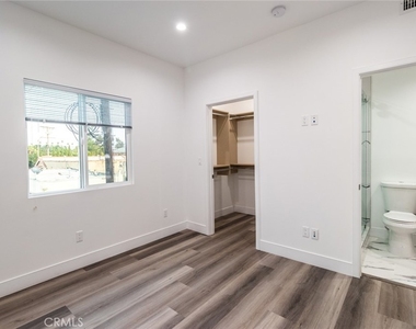 2152 S West View - Photo Thumbnail 4