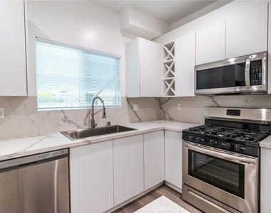 2152 S West View - Photo Thumbnail 6