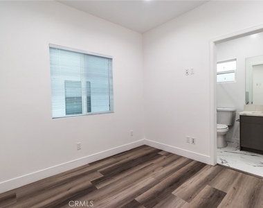 2152 S West View - Photo Thumbnail 10