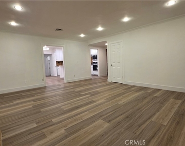 18224 Chatsworth - Photo Thumbnail 11