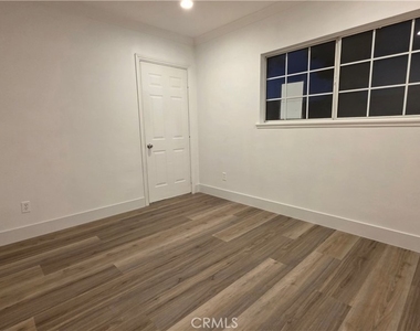 18224 Chatsworth - Photo Thumbnail 35