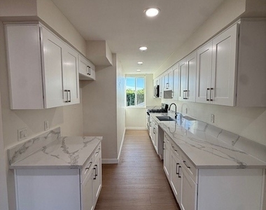 1530 E Broadway - Photo Thumbnail 9