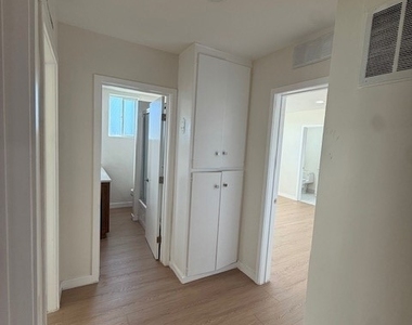 1530 E Broadway - Photo Thumbnail 7
