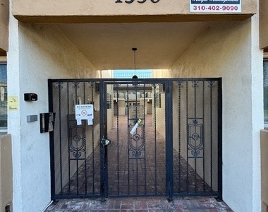 1530 E Broadway - Photo Thumbnail 2