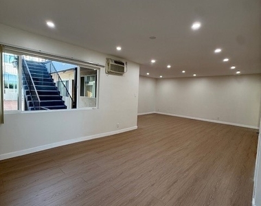 1530 E Broadway - Photo Thumbnail 8