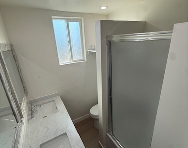1530 E Broadway - Photo Thumbnail 17