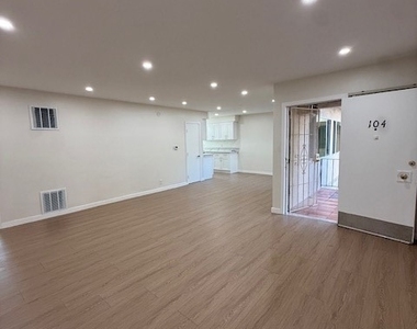 1530 E Broadway - Photo Thumbnail 10