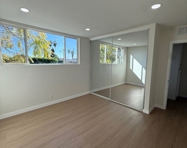 1530 E Broadway - Photo Thumbnail 19