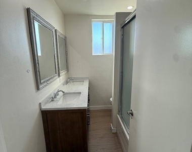 1530 E Broadway - Photo Thumbnail 18