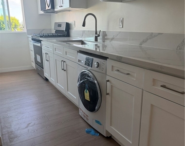 1530 E Broadway - Photo Thumbnail 20