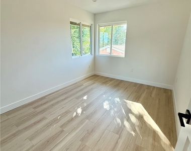 20407 Strathern - Photo Thumbnail 6
