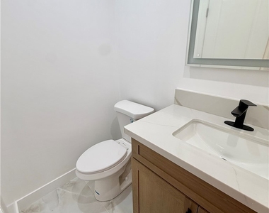 20407 Strathern - Photo Thumbnail 5