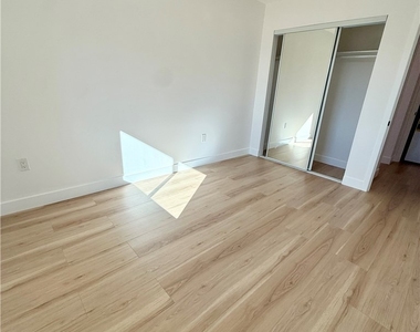 20407 Strathern - Photo Thumbnail 4