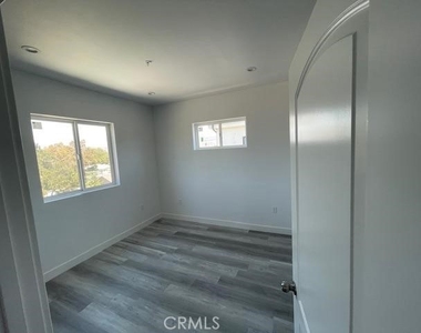 11451 Victory Boulevard - Photo Thumbnail 1