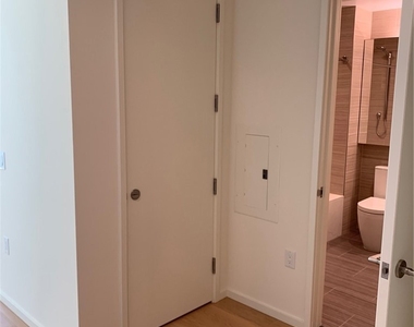 877 Francisco Street - Photo Thumbnail 12