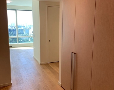 877 Francisco Street - Photo Thumbnail 3