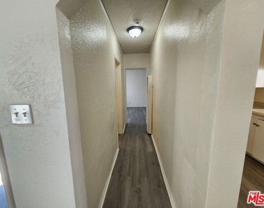 534 W 47th Street - Photo Thumbnail 11