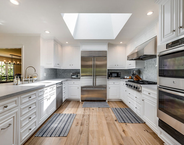 28925 Cliffside Drive - Photo Thumbnail 10