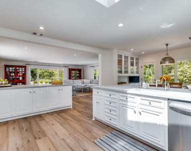 28925 Cliffside Drive - Photo Thumbnail 8