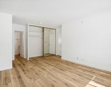 9000 Clifton Way - Photo Thumbnail 12