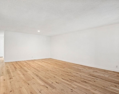 9000 Clifton Way - Photo Thumbnail 5