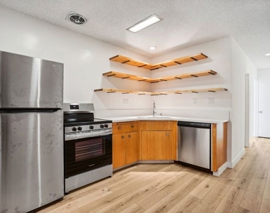9000 Clifton Way - Photo Thumbnail 6