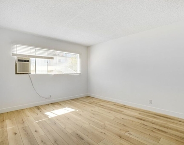 9000 Clifton Way - Photo Thumbnail 11