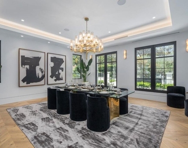 525 N Camden Drive - Photo Thumbnail 3