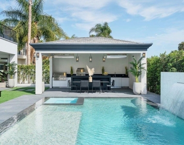 525 N Camden Drive - Photo Thumbnail 10