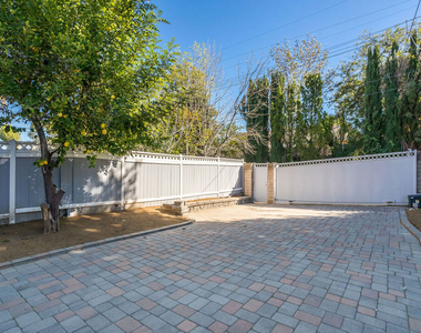 23826 Burbank Boulevard - Photo Thumbnail 26