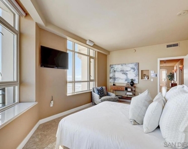700 W Harbor Dr - Photo Thumbnail 46