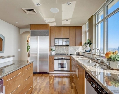 700 W Harbor Dr - Photo Thumbnail 30