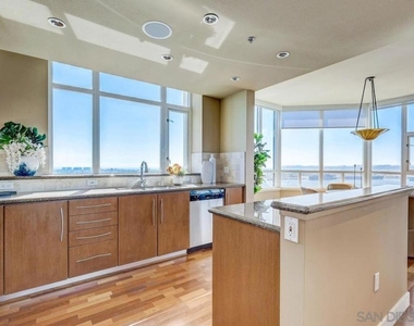 700 W Harbor Dr - Photo Thumbnail 32