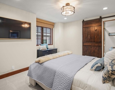 937 F Ave - Photo Thumbnail 17