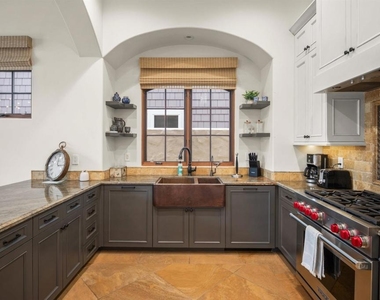 937 F Ave - Photo Thumbnail 12