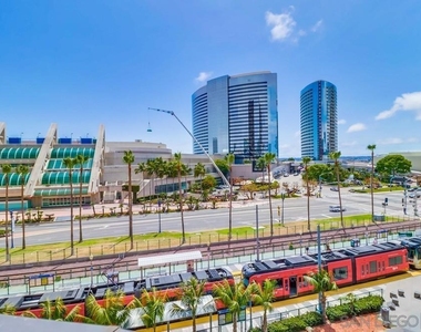 100 Harbor Drive - Photo Thumbnail 19