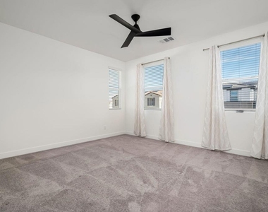 76305 Columbia Drive - Photo Thumbnail 11