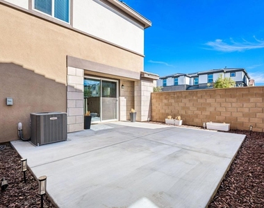 76305 Columbia Drive - Photo Thumbnail 21