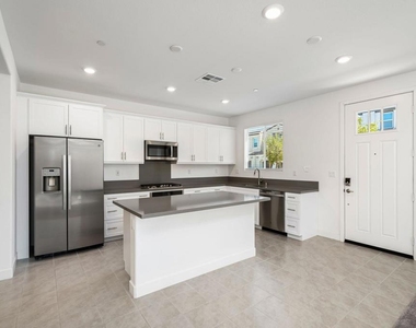 76305 Columbia Drive - Photo Thumbnail 3