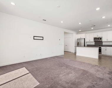 76305 Columbia Drive - Photo Thumbnail 6