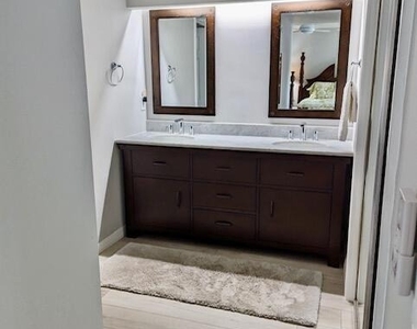 1640 Twelve Oaks Way - Photo Thumbnail 21