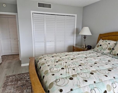 1640 Twelve Oaks Way - Photo Thumbnail 10