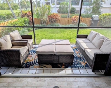 1640 Twelve Oaks Way - Photo Thumbnail 14
